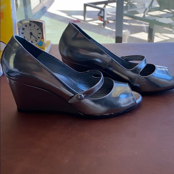 Taryn Rose silver wedge Mary Jane shoes - Picture 2 of 6